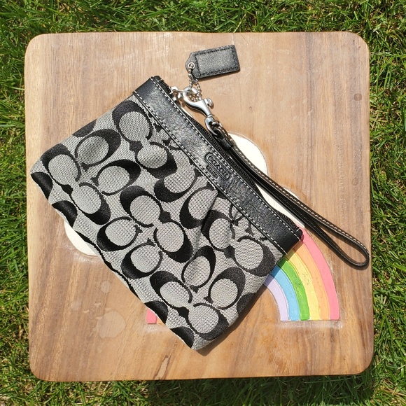 ♻️DONATED ♻️ Coach wristlet - Picture 2 of 4